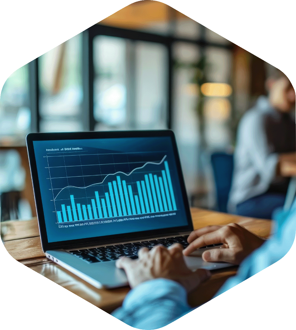 Vue sur l'ordinateur d'un investisseur en private equity Vue sur l'ordinateur d'un investisseur en private equity