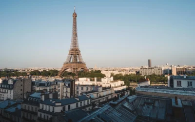 Vue de Paris sur la Tour Eiffel, depuis un immeuble proche du Champs de Mars